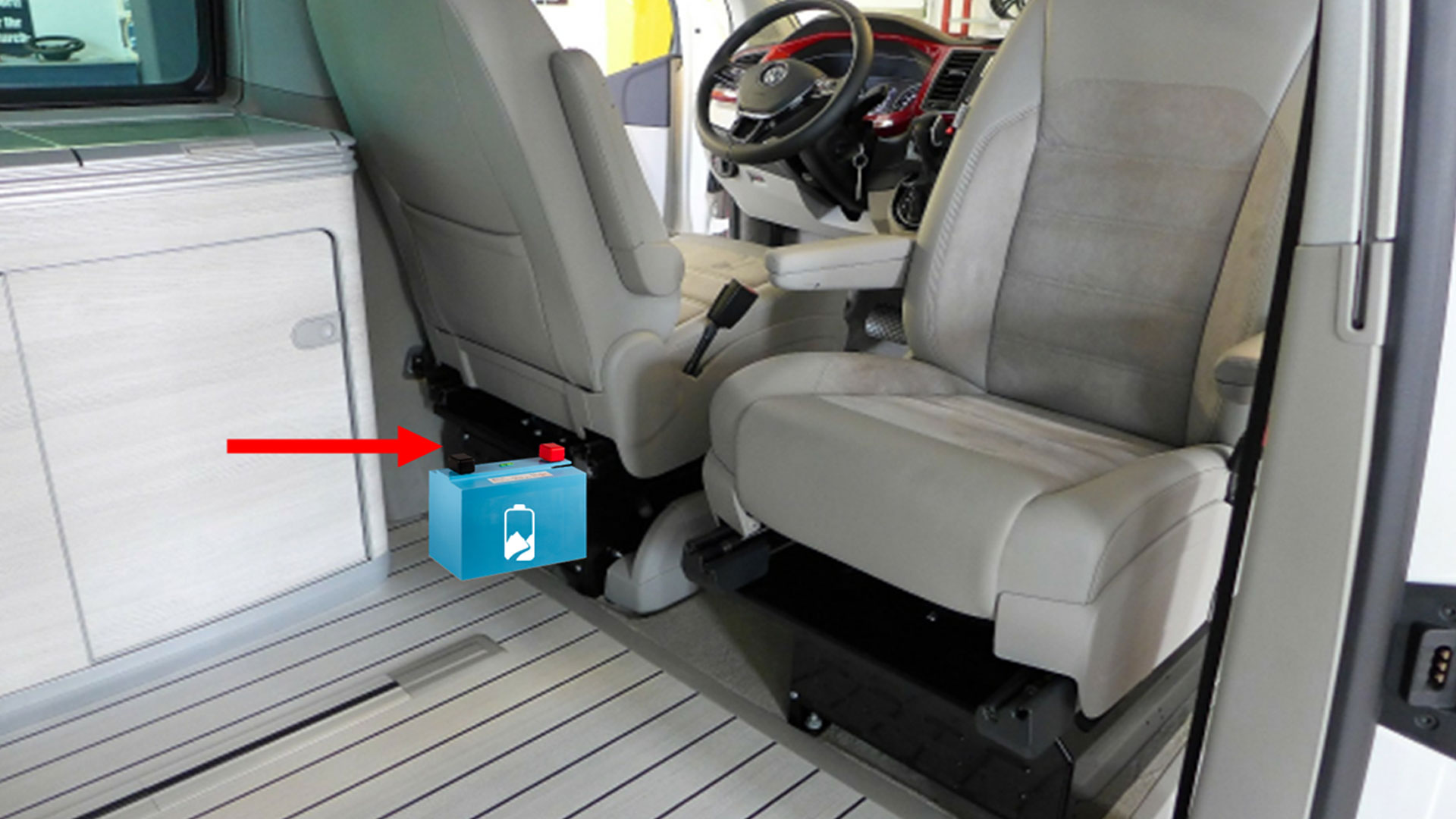 Batterieeinbau unter dem Sitz im Camper