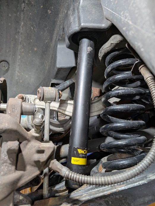 Fahrwerk mit Schraubenfeder und Stossdämpfer